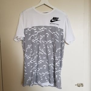 Nike international tee size large